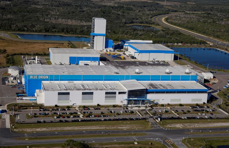 &copy; Reuters. FILE PHOTO: The Blue Origin manufacturing facility is shown in an aerial view at the Kennedy Space Center in Cape Canaveral, Florida, U.S., January 5, 2025. Blue Origin is expected to launch its initial New Glenn rocket soon.  REUTERS/Joe Skipper./File Ph