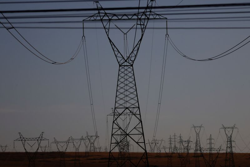 © Reuters. Linha de transmissão de energia em Brasília
6/06/2022
REUTERS/Ueslei Marcelino