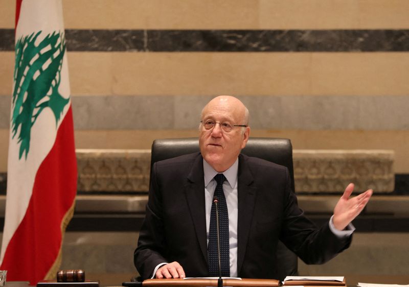 &copy; Reuters. FILE PHOTO: Lebanon's caretaker Prime Minister Najib Mikati gestures as he heads a cabinet meeting at the government palace after a ceasefire between Israel and Hezbollah took effect, in Beirut, Lebanon November 27, 2024. Dalati Nohra/Handout via REUTERS/