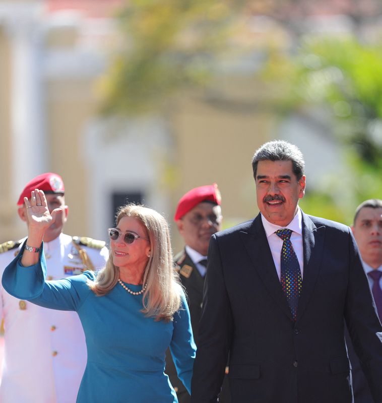 © Reuters. Nicolás Maduro chega à Assembleia Nacional acompanhado da esposa para tomar posse para 3º mandato na Presidência da Venezuela
10/01/2025
Marcelo Garcia/Palácio Miraflores/Divulgação via REUTERS