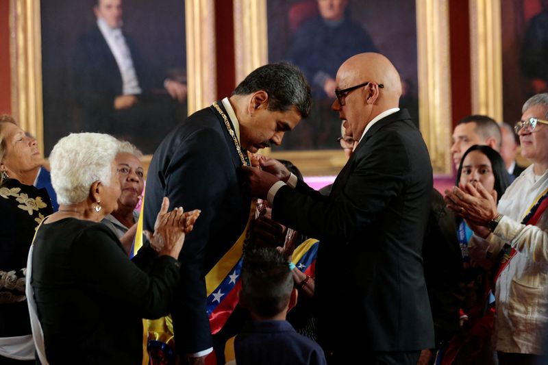 &copy; Reuters. Il presidente venezuelano Nicolas Maduro assiste alla cerimonia di insediamento presidenziale dell'Assemblea nazionale Jorge Rodriguez per un terzo mandato di sei anni, a Caracas, Venezuela, 10 gennaio 2025. Milagros Nunez/Palazzo Miraflores