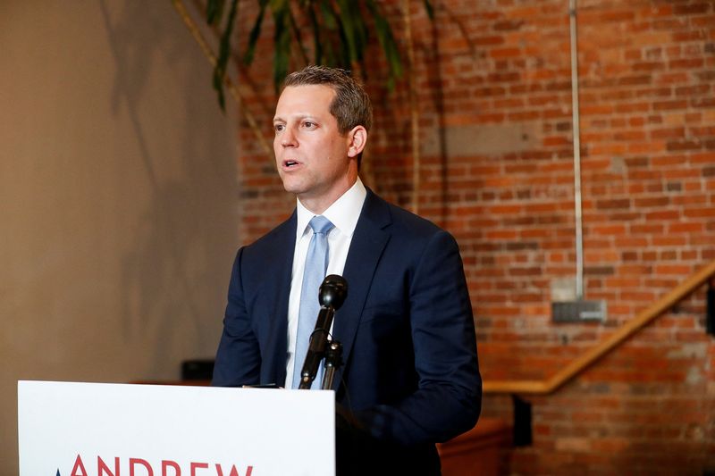 &copy; Reuters. FILE PHOTO: Former Florida State Attorney Andrew Warren, who Florida Governor Ron DeSantis had suspended from his duties for neglecting to enforce a proposed 15-week abortion ban and gender transition treatments for minors, gives a statement after learnin