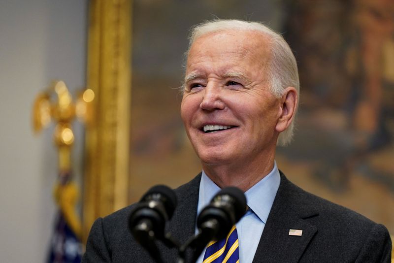 &copy; Reuters. U.S. President Joe Biden reacts as he speaks from the Roosevelt Room about the jobs report and the state of the economy at the White House in Washington, U.S., January 10, 2025. REUTERS/Elizabeth Frantz