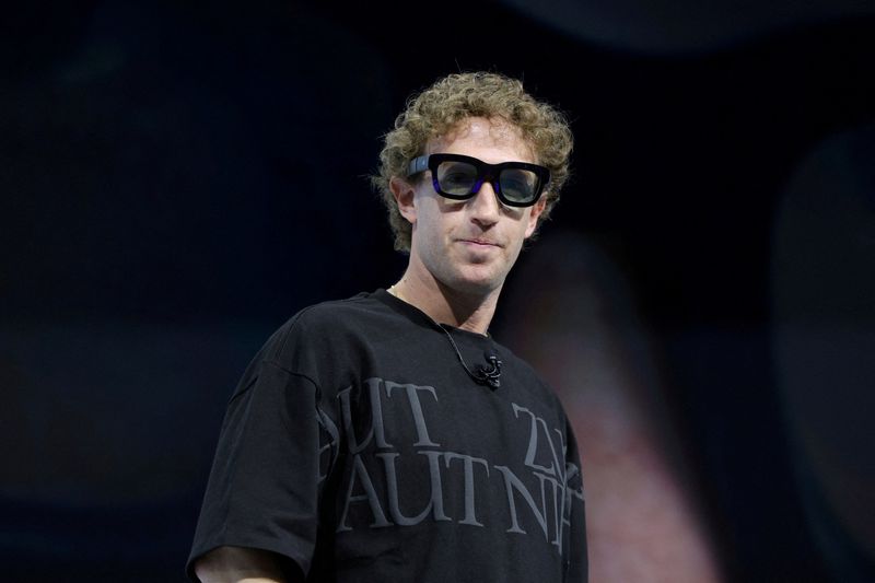 © Reuters. FILE PHOTO: Meta CEO Mark Zuckerberg tries on Orion AR glasses at the annual Meta Connect event at the company's headquarters in Menlo Park, California, US, September 25, 2024. REUTERS/Manuel Orbegozo/File Photo