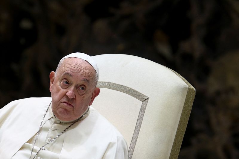 © Reuters. Pope Francis attends a jubilee audience in the Paul VI Hall in the Vatican on January 11, 2025. REUTERS/Guglielmo Mangiapane