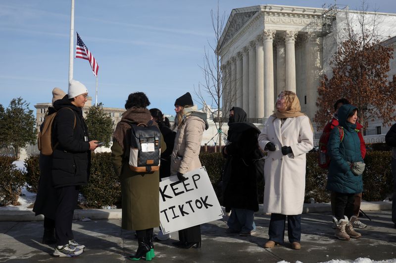 © Reuters. Supreme Court, Washington, D.C., January 10, 2025. REUTERS/Marko Djurica