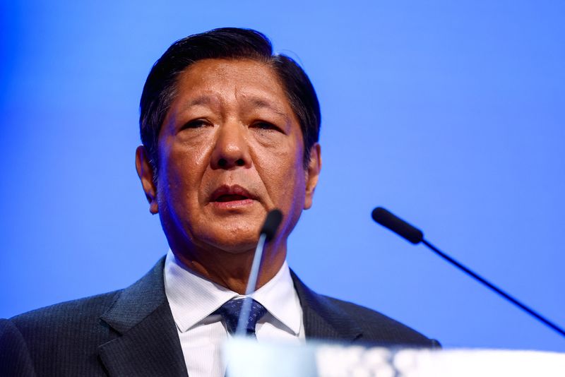 © Reuters. FILE PHOTO: Philippine President Ferdinand Marcos Jr delivers the keynote speech at the Shangri-La Forum in Singapore, May 31, 2024. REUTERS/Edgar Su/File Photo