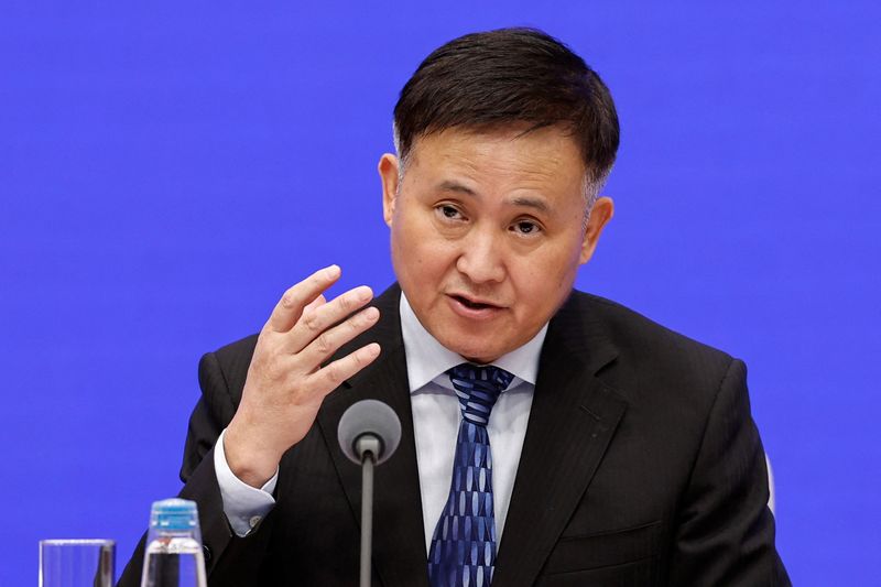 © Reuters. FILE PHOTO: People's Bank of China (PBOC) Governor Pan Gongsheng attends a press conference in Beijing, China on September 24, 2024. REUTERS/Tingshu Wang/File Photo