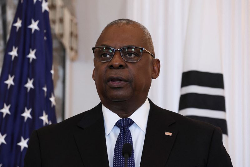 © Reuters. FILE PHOTO: U.S. Defense Secretary Lloyd Austin attends a joint press conference with Secretary of State Antony Blinken, South Korean Foreign Minister Cho Tae-yul and Defense Minister Kim Yong-hyun, at the State Department in Washington, U.S., October 31, 2024. REUTERS/Leah Millis/File Photo