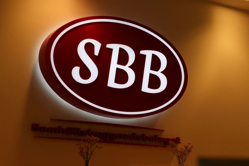 © Reuters. FILE PHOTO: The logo of SBB is seen at company's headquarters in Stockholm, Sweden, September 14, 2023. REUTERS/Marie Mannes/File Photo