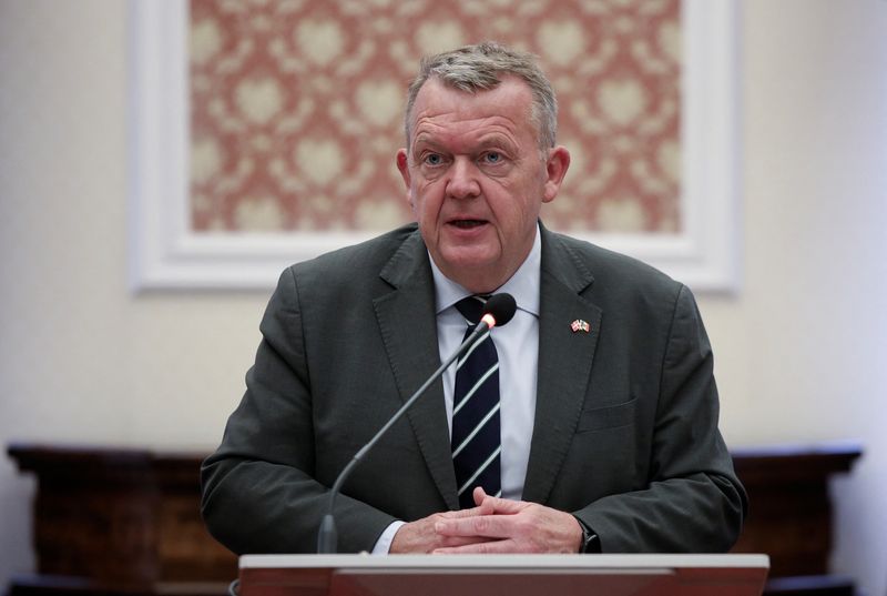 © Reuters. Denmark's Foreign Minister Lars Lokke Rasmussen addresses diplomats and journalists during a press conference, as officials' of Nordic-Baltic Cooperation (NB8) visit Moldova ahead of the country's upcoming presidential election and a referendum on future European Union membership, in Chisinau, Moldova October 15, 2024. REUTERS/Vladislav Culiomza