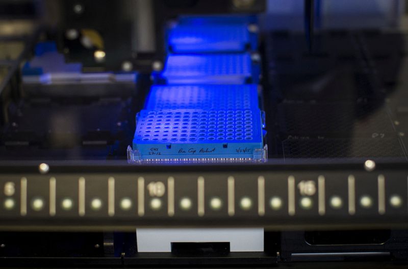 &copy; Reuters. FILE PHOTO: A robotic DNA sample automation machine works on DNA samples at a Regeneron Pharmaceuticals Inc. laboratory at the biotechnology company's  headquarters in Tarrytown, New York March 24, 2015.     REUTERS/Mike Segar/File Photo