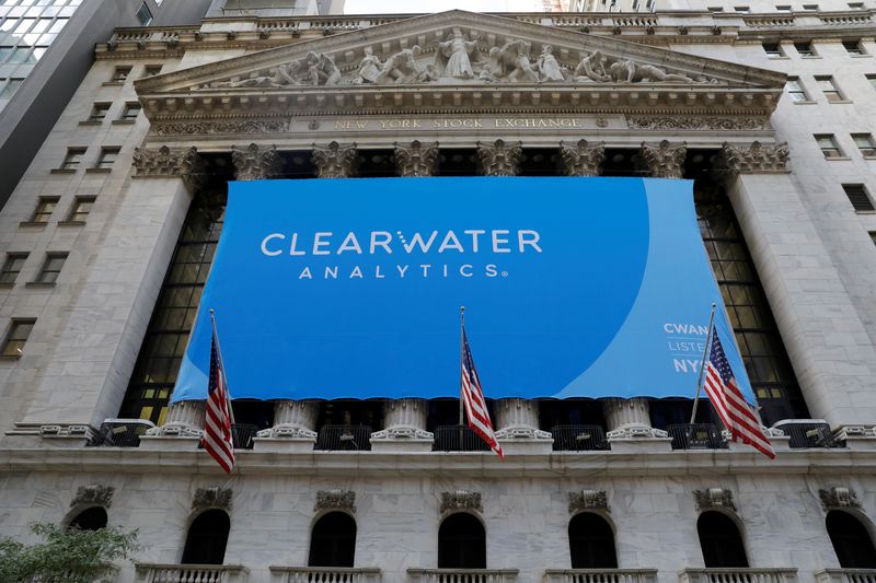 © Reuters. FILE PHOTO: Signage for Clearwater Analytics is seen at the New York Stock Exchange (NYSE) in Manhattan, New York City, U.S., September 24, 2021. REUTERS/Andrew Kelly/File Photo