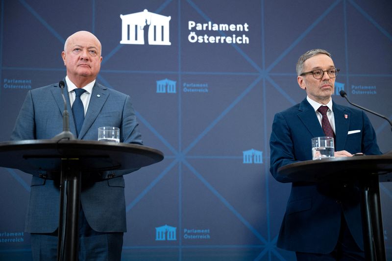 &copy; Reuters. Head of Austria's Freedom Party (FPOe) Herbert Kickl and the head of People's Party (OeVP) Christian Stocker address the media in Vienna, Austria, January 13, 2025. REUTERS/Elisabeth Mandl