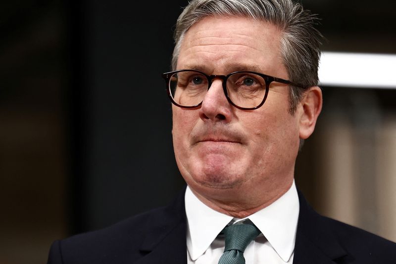 &copy; Reuters. Il premier britannico Keir Starmer durante una visita al Manufacturing Futures Lab dell'Ucl (University College London) a Londra, Regno Unito /Foto scattata il 13 gennaio 2025/REUTERS/Henry Nichollsn