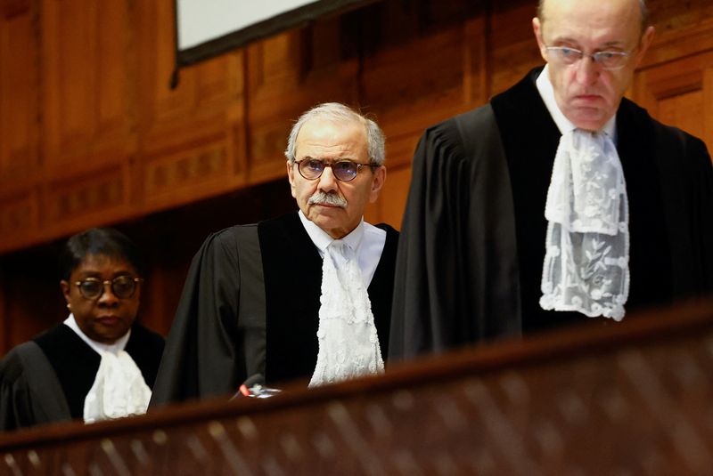 © Reuters. FILE PHOTO: Judge Nawaf Salam, president of the International Court of Justice (ICJ) arrives at a public hearing in The Hague, Netherlands, February 21, 2024. REUTERS/Piroschka van de Wouw/File Photo