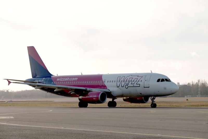 &copy; Reuters. FILE PHOTO: Wizz Air Airbus A320-232 plane HA-LWE taxies to take-off in Riga International Airport in Riga, Latvia January 17, 2020. REUTERS/Ints Kalnins/File Photo