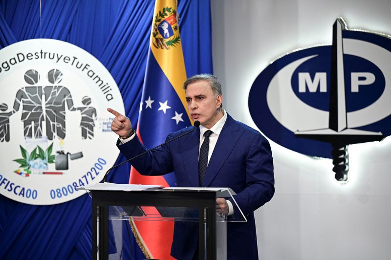 © Reuters. Venezuela's Attorney General Tarek Saab addresses the media, in Caracas, Venezuela January 13, 2025. REUTERS/Gaby Oraa