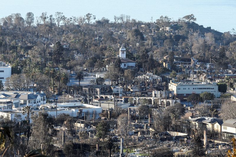 &copy; Reuters. Burned properties following the Palisades Fire at the Pacific Palisades neighborhood in Los Angeles, California, U.S.  January 13, 2025. REUTERS/Mike Blake