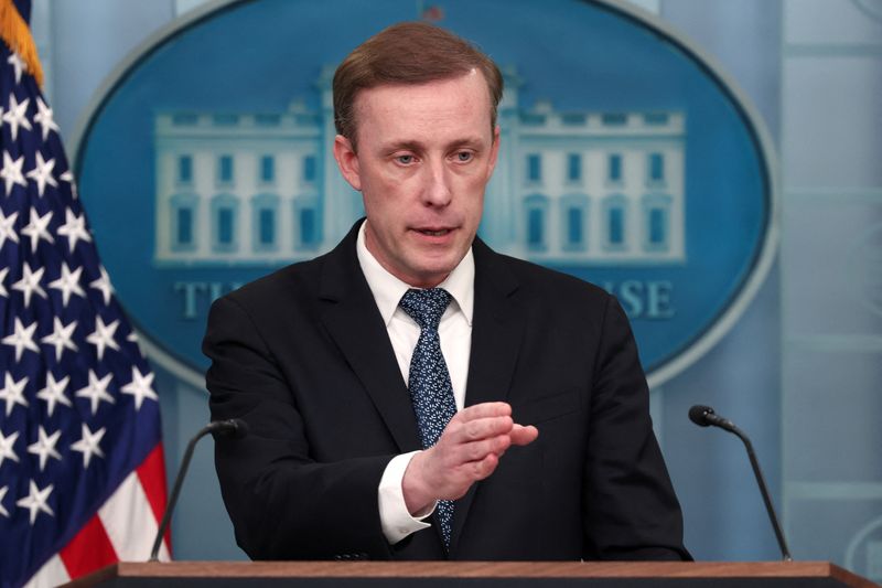 © Reuters. National Security Advisor Jake Sullivan speaks to reporters during a press briefing at the White House in Washington, U.S., January 13, 2025. REUTERS/Evelyn Hockstein