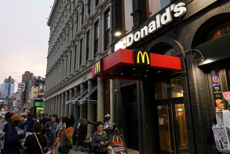 &copy; Reuters. FILE PHOTO: An exterior view of McDonald's in SoHo in New York City, U.S., October 4, 2024. REUTERS/Kent J. Edwards/File Photo