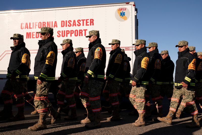 &copy; Reuters. Mexican military personnel gather at an incident command post following the Palisades Fire in Malibu, California, U.S. January 13, 2025. REUTERS/David Ryder