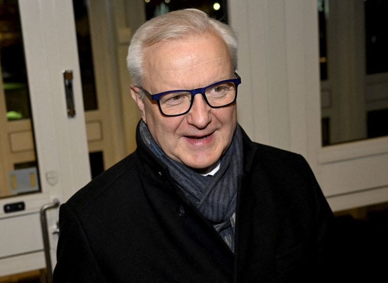 © Reuters. FILE PHOTO: Olli Rehn arrives to the presidential elections debate at Yle, the Finnish Broadcasting Company in Helsinki, Finland Jan 25, 2024. Lehtikuva/Vesa Moilanen via REUTERS