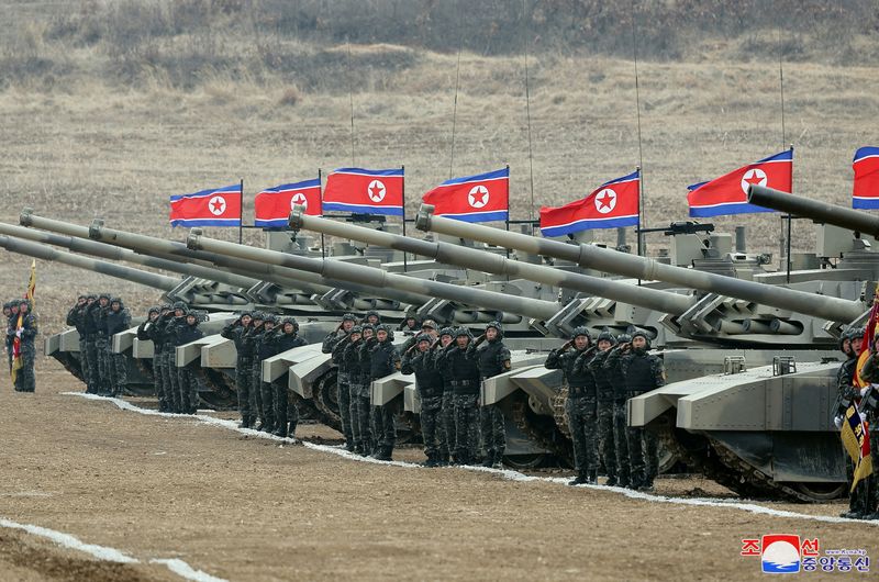 © Reuters. File photo: Military personnel salute during a military parade featuring tank units, under the direction of North Korean leader Kim Jong Un (not pictured), in North Korea, March 13, 2024 in this photo released by KCNA on March 14, 2024. an agency. KCNA via Reuters/File photo