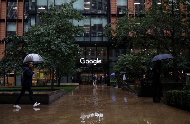 © Reuters. FILE PHOTO: People walk past the Google headquarters in the Kings Cross area in London, Britain, August 14, 2019. REUTERS/Hannah McKay/File Photo