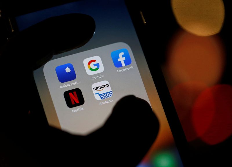 © Reuters. FILE PHOTO: The logos of mobile apps, Google, Amazon, Facebook, Apple and Netflix, are displayed on a screen in this illustration picture taken December 3, 2019. REUTERS/Regis Duvignau/File Photo