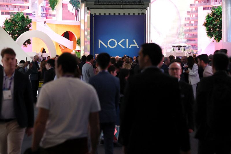 © Reuters. People walk next to the Nokia stand as they attend the Mobile World Congress (MWC) in Barcelona, Spain February 27, 2024. REUTERS/Bruna Casas/File Photo