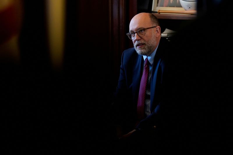 &copy; Reuters. FILE PHOTO: Russ Vought, U.S. President-elect Donald Trump’s nominee for director of the White House Office of Management and Budget, arrives to a meeting with U.S. Senator Bill Hagerty (R-TN) on Capitol Hill in Washington, U.S., December 12, 2024. REUT