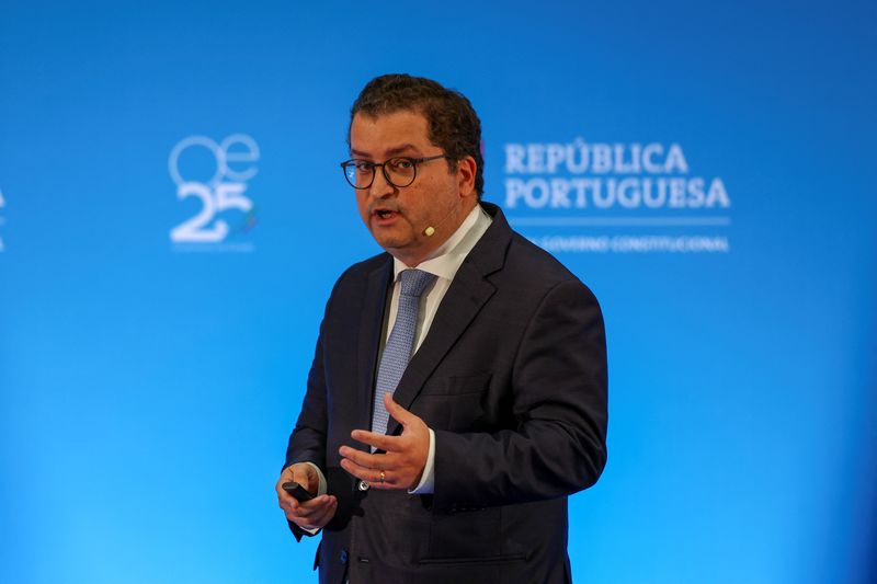 © Reuters. FILE PHOTO: Portugal's finance minister Joaquim Miranda Sarmento speaks during a press conference on the 2025 budget draft, in Lisbon, Portugal, October 10, 2024. REUTERS/Pedro Nunes/File Photo