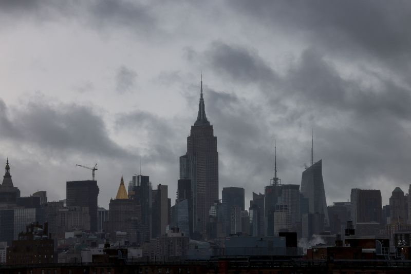 © Reuters. FILE PHOTO: A general view of the New York City skyline after heavy rains as the remnants of Tropical Storm Ophelia brought flooding across the mid-Atlantic and Northeast, New York City, US, September 29, 2023. REUTERS /Andrew Kelly/File Photo