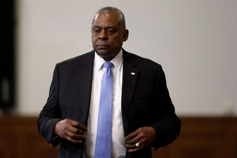 &copy; Reuters. FILE PHOTO: U.S. Defense Secretary Lloyd Austin walks to attend a press conference at the Ukraine Defense Contact Group meeting at Ramstein Air Base, Germany, January 9, 2025. REUTERS/Heiko Becker/File Photo
