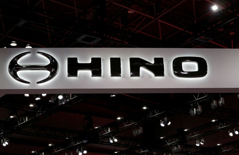 © Reuters. FILE PHOTO: The Hino Motors brand is pictured at the 45th Tokyo Motor Show in Tokyo, Japan October 27, 2017. REUTERS/Kim Kyung-Hoon/File Photo