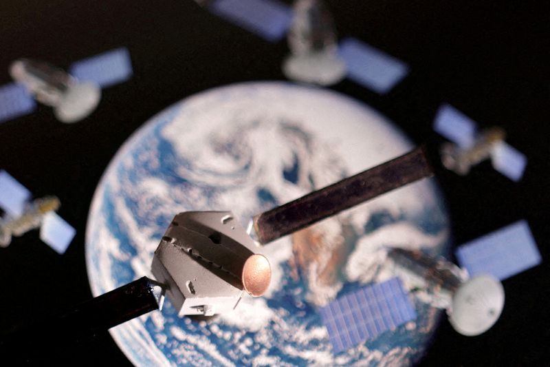&copy; Reuters. Ilustração mostra modelo de satélite sobre imagem da Terran25/11/2024nREUTERS/Dado Ruvic/Ilustração
