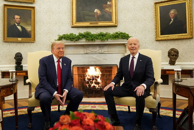 &copy; Reuters. FILE PHOTO: U.S. President Joe Biden meets with President-elect Donald Trump in the Oval Office at the White House in Washington, U.S., November 13, 2024. REUTERS/Kevin Lamarque/File Photo