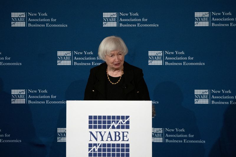 © Reuters. U.S. Treasury Secretary Janet Yellen speaks to the New York Association for Business Economics on the Biden-Harris Administration's Economic Record, in New York City, U.S., January 15, 2025. REUTERS/Jeenah Moon