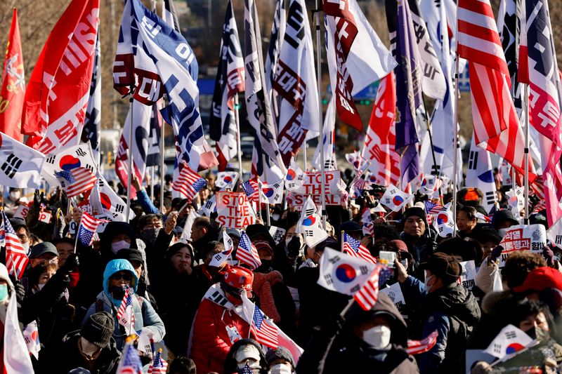 &copy; Reuters. Impeached South Korean President Yoon Suk Yeol's supporters rally near the Corruption Investigation Office for High-ranking Officials, following his arrest, in Gwacheon, South Korea, January 15, 2025. REUTERS/Kim Soo-hyeon  