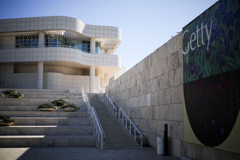 &copy; Reuters. A view of the Getty Center as the Palisades Fire continues in Los Angeles, California, U.S., January 13, 2025. REUTERS/Daniel Cole