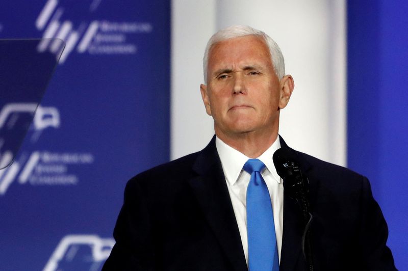 &copy; Reuters. FILE PHOTO: Former U.S. Vice President Mike Pence stands at the podium after announcing he will discontinue his presidential campaign, during the Republican Jewish Coalition Annual Leadership Summit in Las Vegas, Nevada, U.S. October 28, 2023. REUTERS/Ste