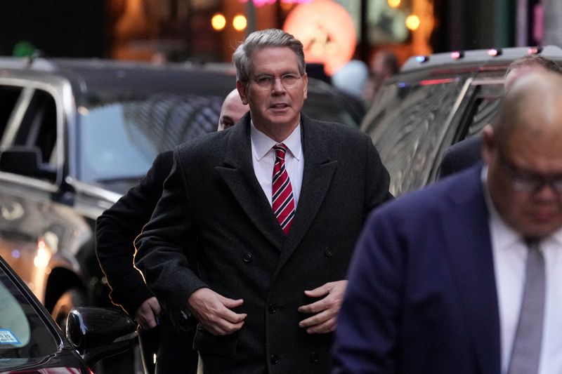 © Reuters. FILE PHOTO: Scott Bessent, who U.S. President-elect Donald Trump has nominated to lead the U.S. Treasury Department, walks towards the New York Stock Exchange (NYSE), on the day U.S. President-elect Donald Trump will ring the opening bell at NYSE to celebrate being named Time magazine's 'Person of the Year', in New York City, New York, U.S., December 12, 2024. REUTERS/Adam Gray/File Photo