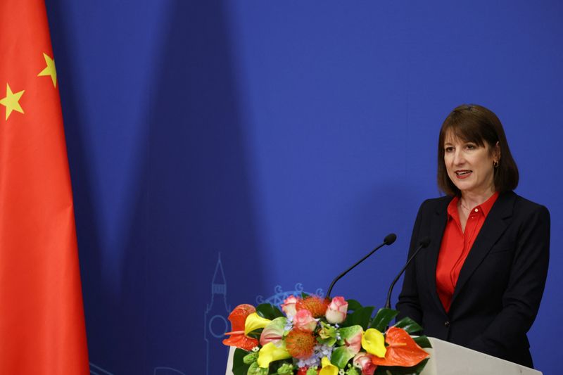 © Reuters. Britain's Chancellor of the Exchequer Rachel Reeves, delivers a press statement for the UK-China Economic and Financial Dialogue, at the Diaoyutai State Guesthouse in Beijing, China January 11, 2025. REUTERS/Florence Lo/File Photo