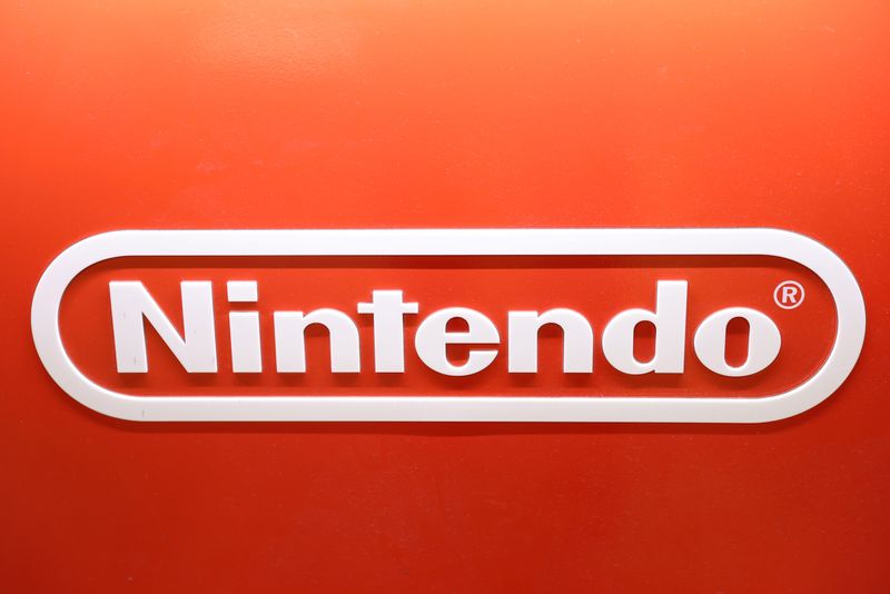 &copy; Reuters. FILE PHOTO: Nintendo logo is seen in a GameStop in Manhattan, New York, U.S., December 7, 2021. REUTERS/Andrew Kelly/File Photo