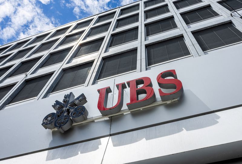 &copy; Reuters. FILE PHOTO: A UBS logo is pictured on the branch of the Swiss bank in Lucerne, Switzerland, June 14, 2024.  REUTERS/Denis Balibouse/File Photo