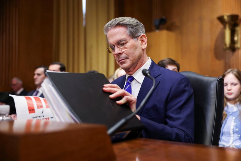 &copy; Reuters. Scott Bessent, indicado pelo presidente eleito dos EUA, Donald Trump, para o comando do Tesouro, fala durante audiência de confirmação do Comitê de Finanças do Senado no Capitólio, em Washingtonn16/01/2025nREUTERS/Kevin Lamarque