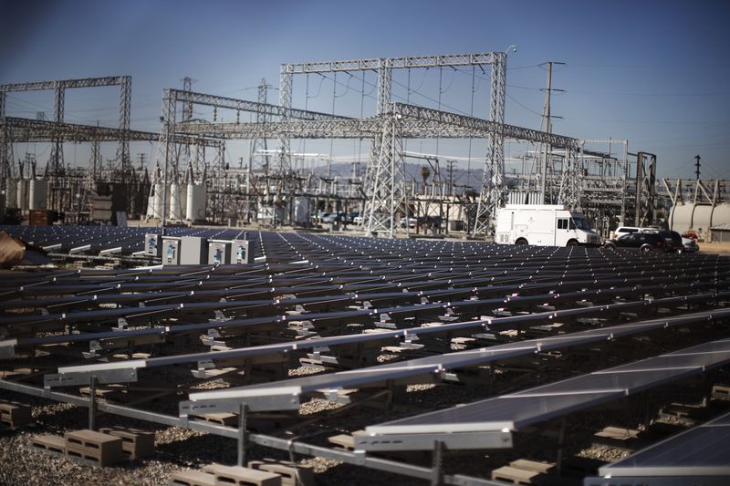 &copy; Reuters. FILE PHOTO: Solar panels are seen next to a Southern California Edison electricity station in Carson, California March 4, 2015. REUTERS/Lucy Nicholson/File Photo