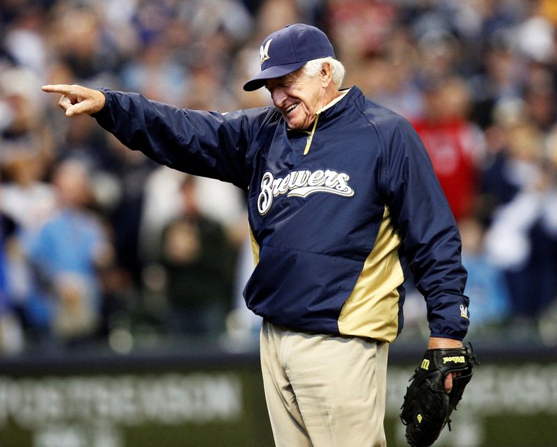 &copy; Reuters. FILE PHOTO: Former player and sportscaster Bob Uecker gestures after throwing out the opening pitch before the Game 1 of the MLB National League Division Series between Milwaukee Brewers and the Arizona Diamondbacks in Milwaukee, Wisconsin, October 1, 201