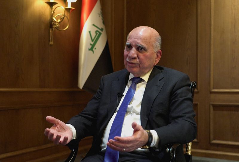 © Reuters. Iraqi Foreign Minister Fuad Hussein speaks during an interview in London, Britain, January 15, 2025. REUTERS/Marissa Davison